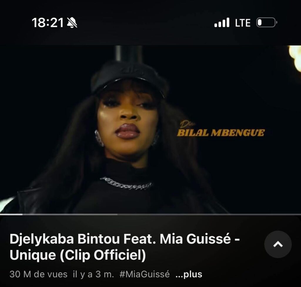 538594506_122103456332988618_4299916486810317199_n-1024x976 Djelikaba Bintou, l'artiste guinéenne qui enflamme YouTube en 3mois !